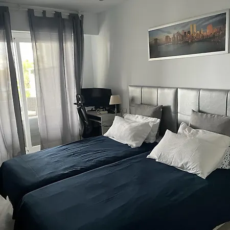 Puerta De Apartment *